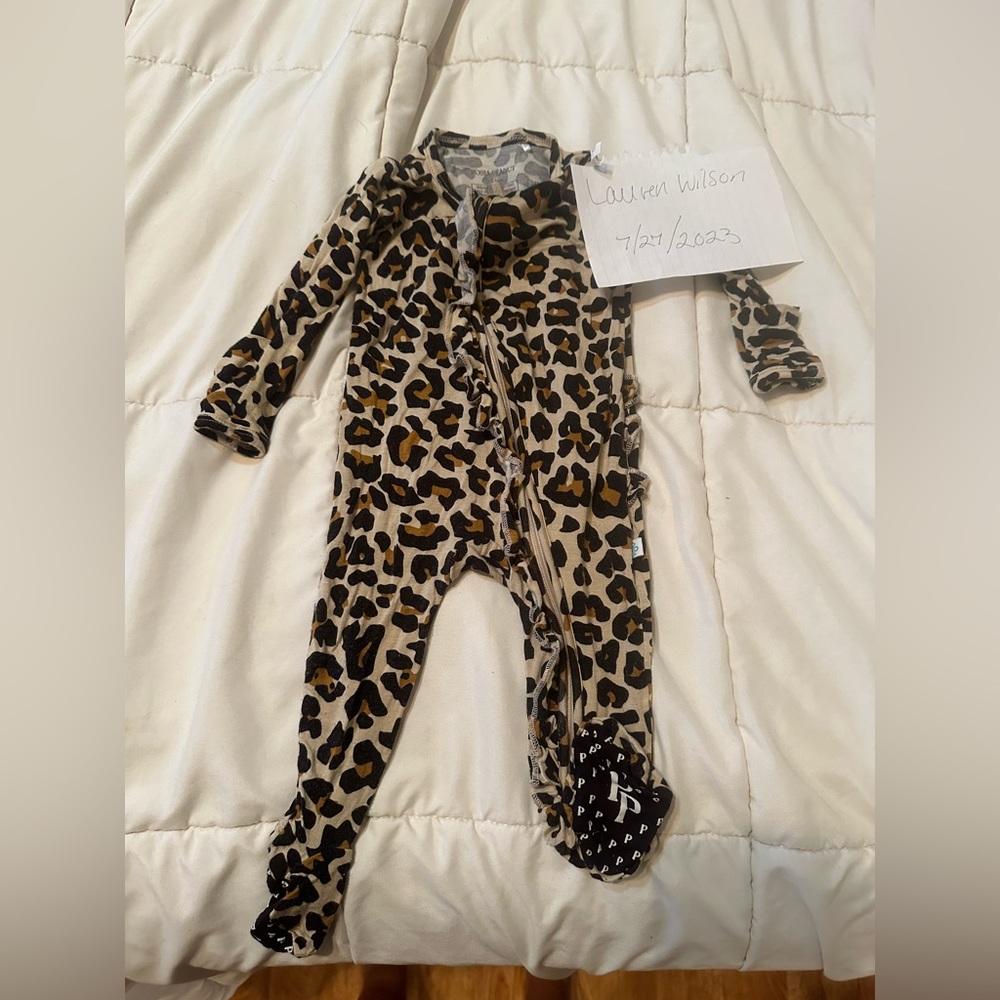 Posh peanut a leopard ruffle butt